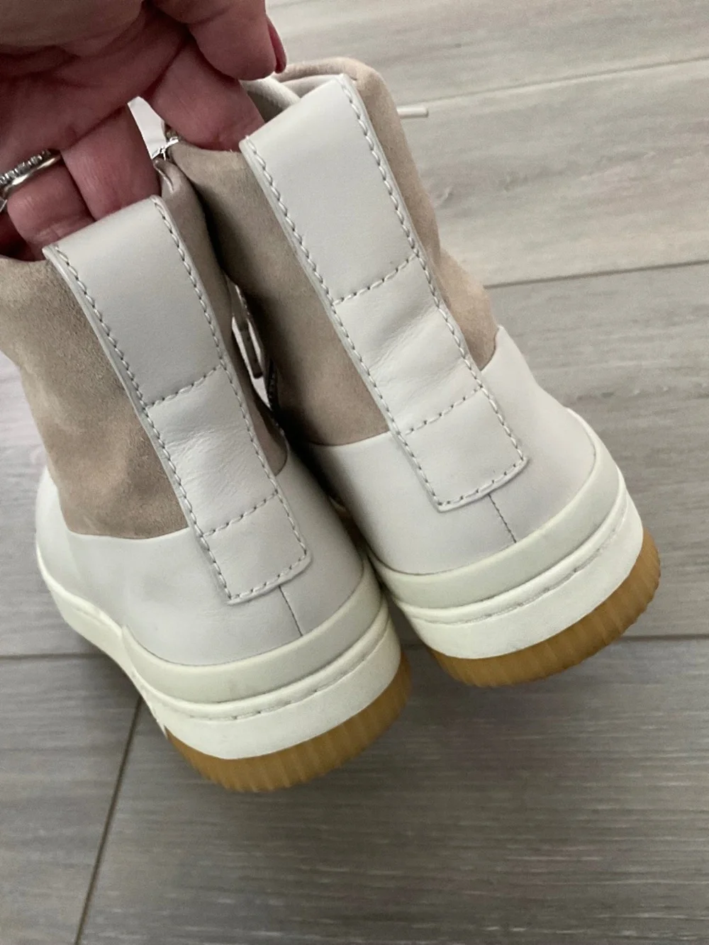 VINCE Rowan High Top Sneaker in Premium Cream Leather/ Suede Size 7.5 LIKE NEW